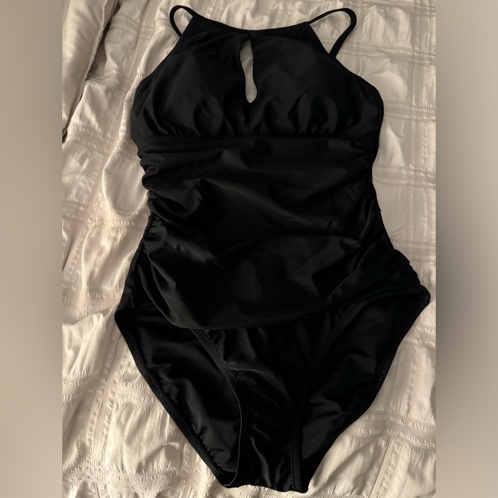 NWOT Ellen Tracy One Piece Swimsuit 🖤